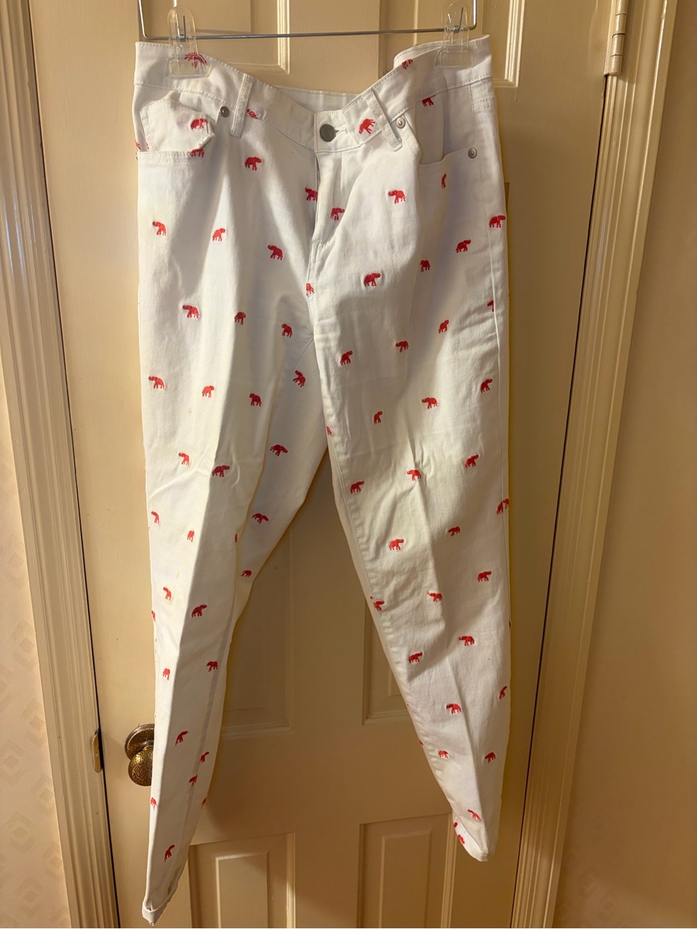 👑Crown & Ivy White Jeans with Fuchsia Elephant Embroidery🐘